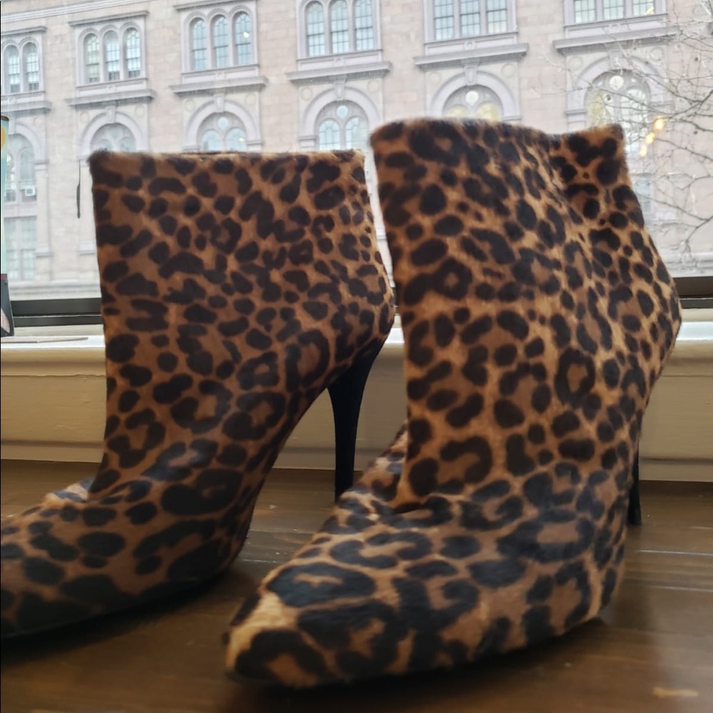Stuart Weitzman Leopard Print Fur Suede Boots - image 4